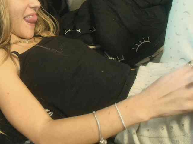 Sexydoll251 webcam