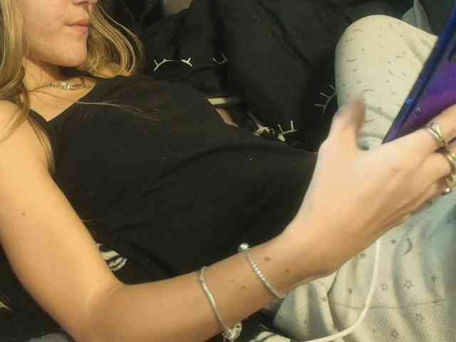 Sexydoll251 webcam