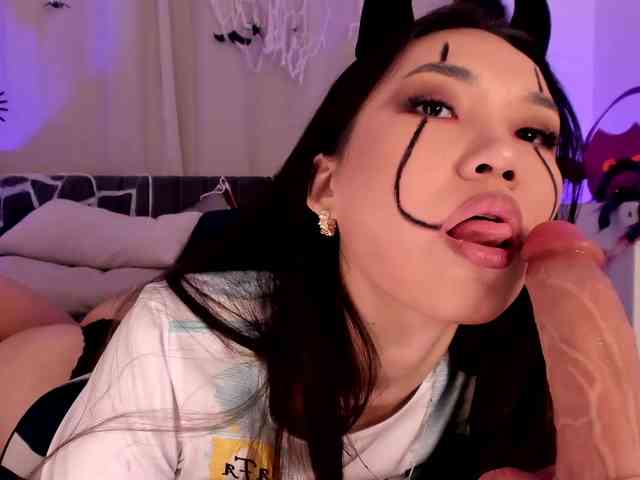 Divine-Madness webcam