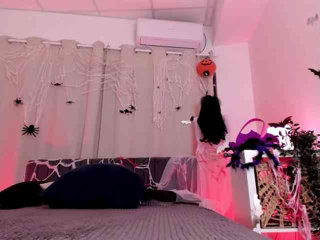 Divine-Madness webcam
