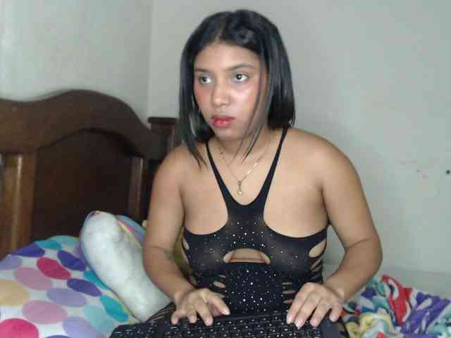 naomi-west webcam
