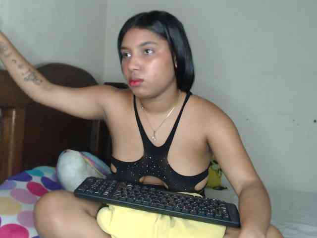 naomi-west webcam