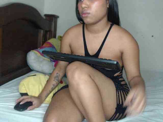 naomi-west webcam