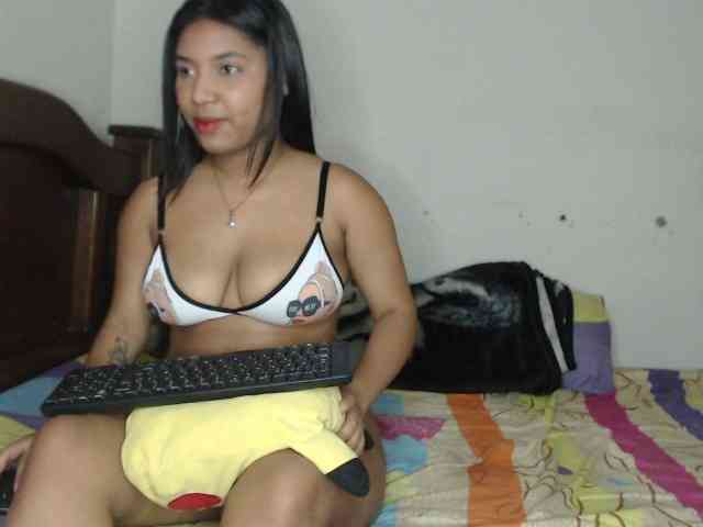 naomi-west webcam
