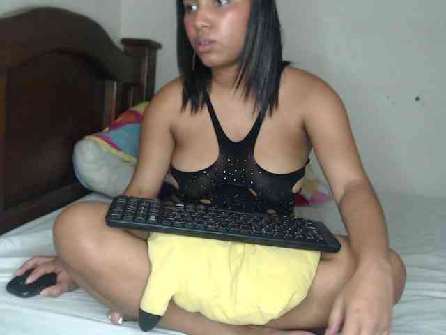 naomi-west webcam