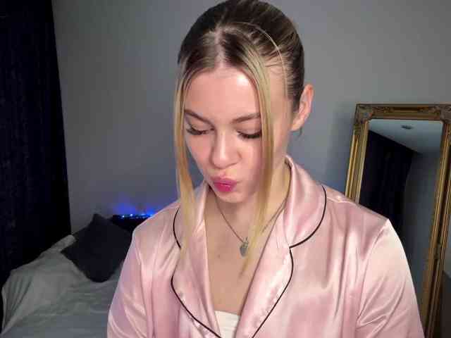 ShyElisa webcam