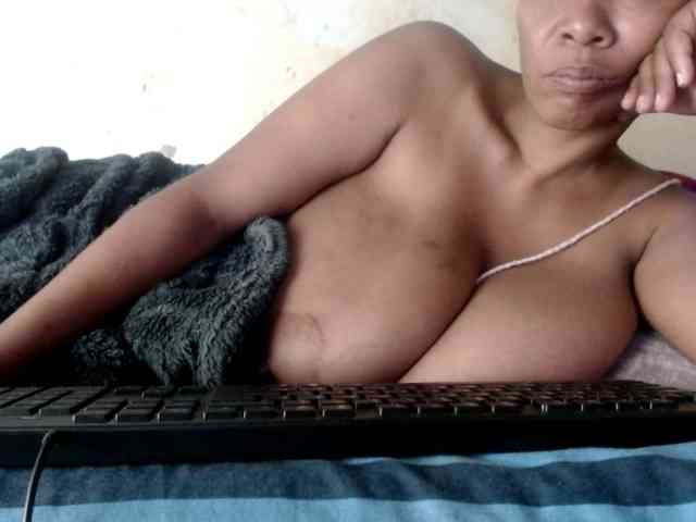 diamondboobs44dddx webcam