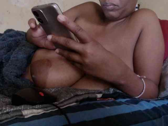 diamondboobs44dddx webcam