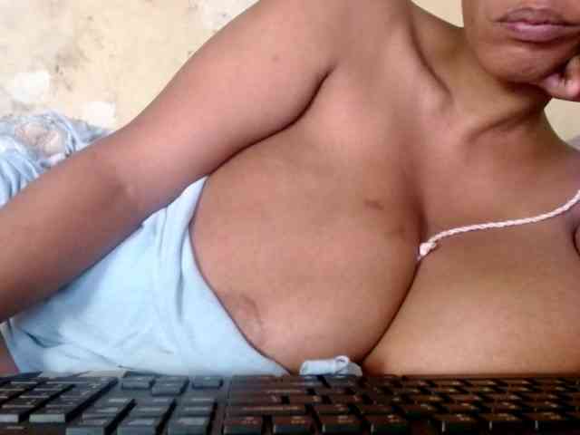 diamondboobs44dddx webcam