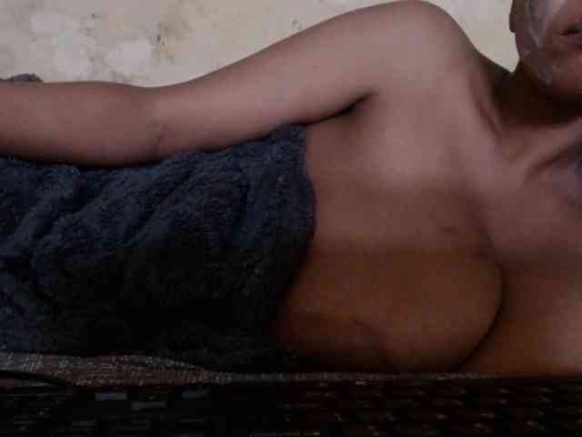 diamondboobs44dddx webcam