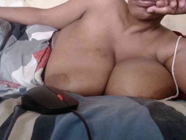 diamondboobs44dddx webcam
