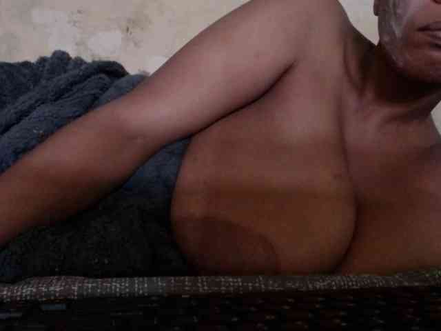 diamondboobs44dddx webcam