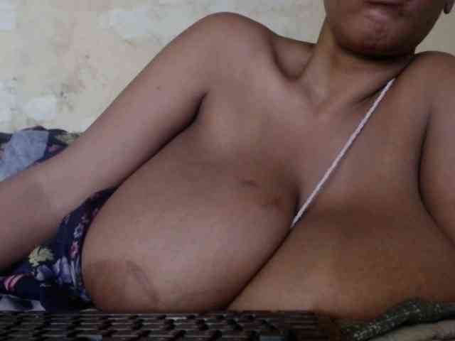 diamondboobs44dddx webcam