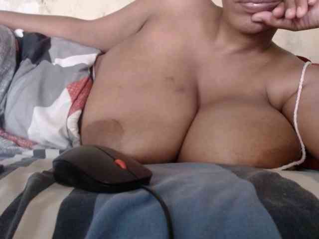 diamondboobs44dddx webcam
