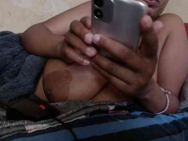 diamondboobs44dddx webcam