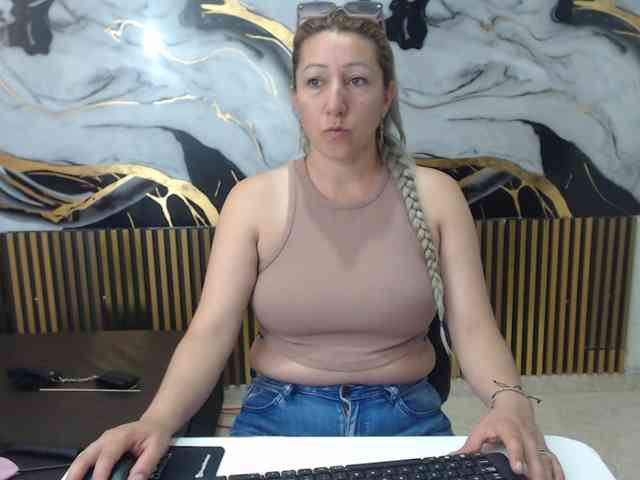 chrystal85 webcam