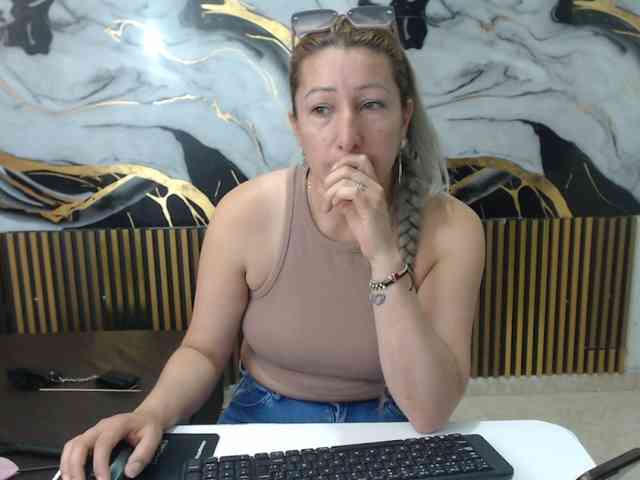 chrystal85 webcam