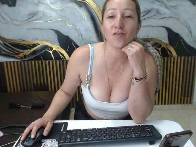 chrystal85 webcam