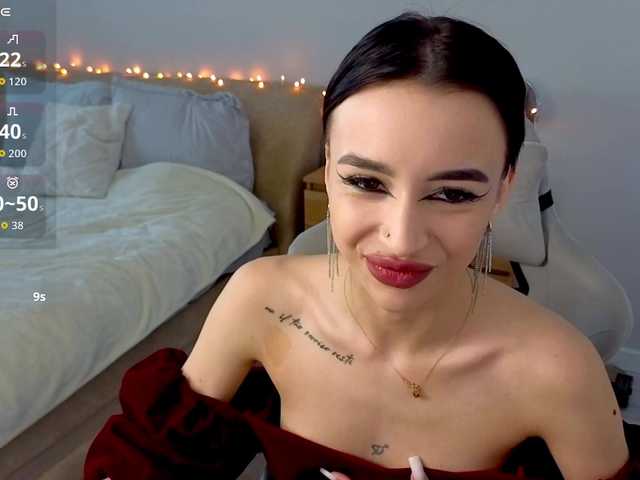 Vai a chattare su AdeleLaCroix AdeleLaCroix