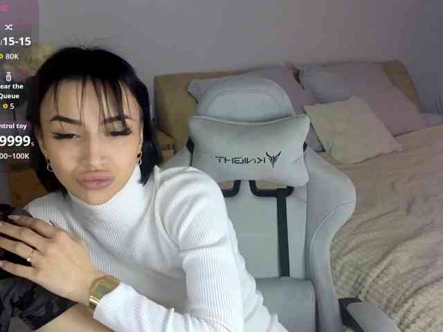 AdeleLaCroix webcam