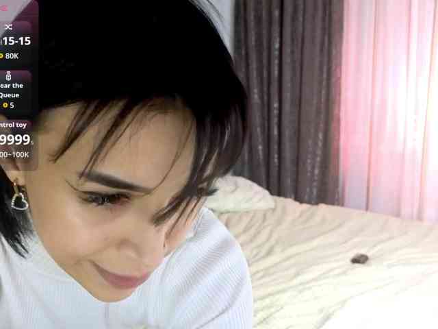 AdeleLaCroix webcam