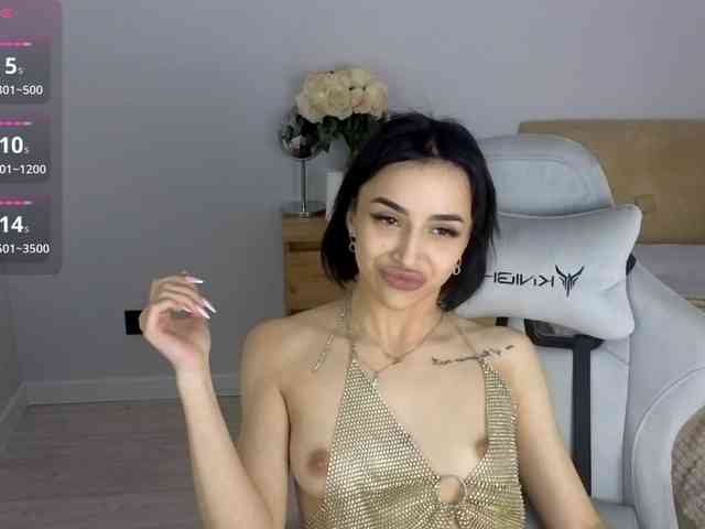 AdeleLaCroix webcam