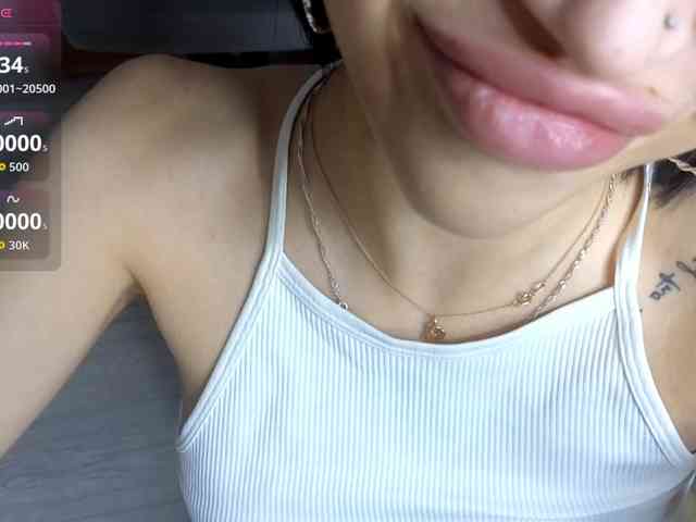 AdeleLaCroix webcam