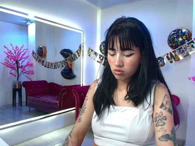 leia-queens webcam