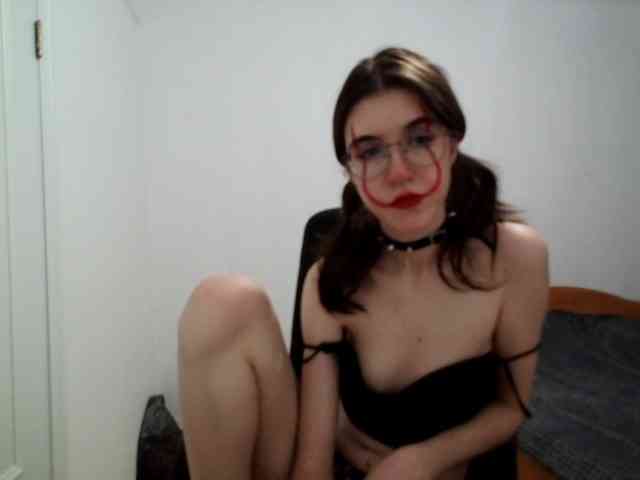 Sweet-Astarte webcam