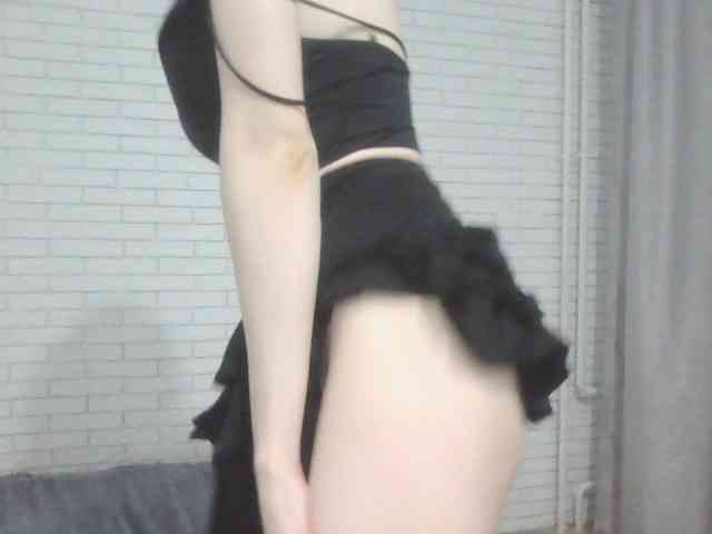 Sweet-Astarte webcam