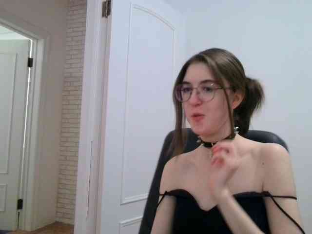 Sweet-Astarte webcam