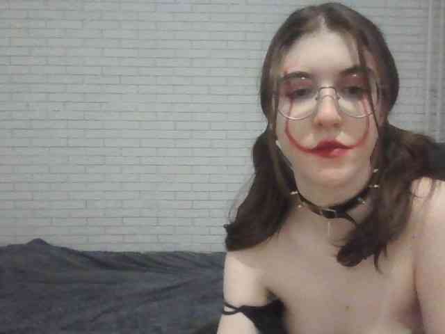 Sweet-Astarte webcam