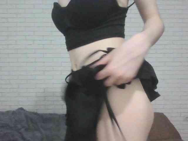 Sweet-Astarte webcam