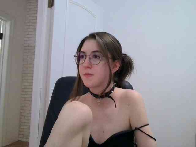 Sweet-Astarte webcam