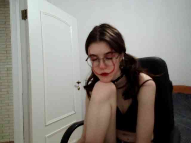 Sweet-Astarte webcam