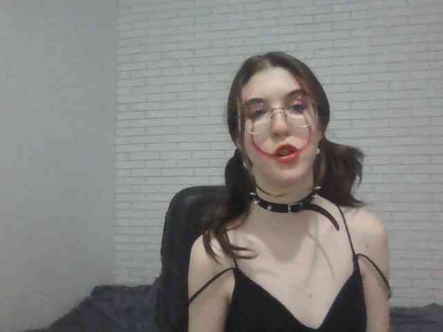 Sweet-Astarte webcam