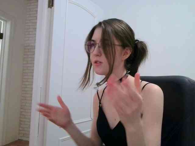 Sweet-Astarte webcam