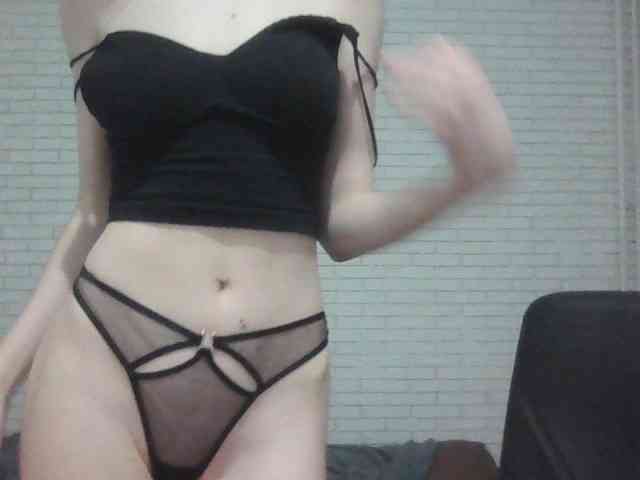 Sweet-Astarte webcam