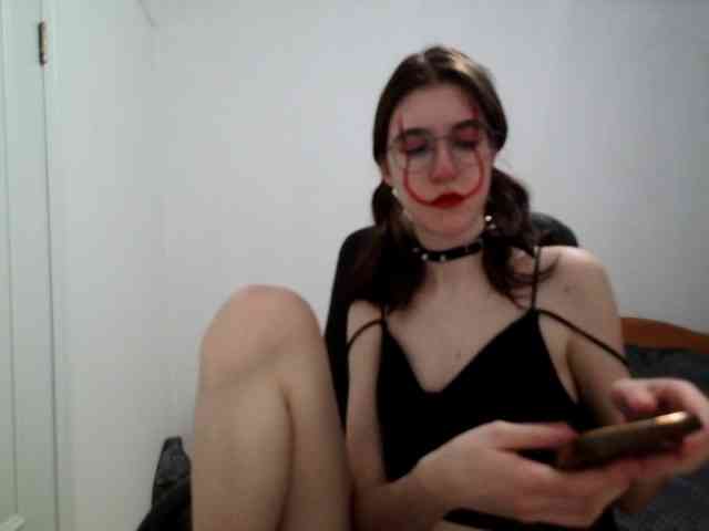 Sweet-Astarte webcam