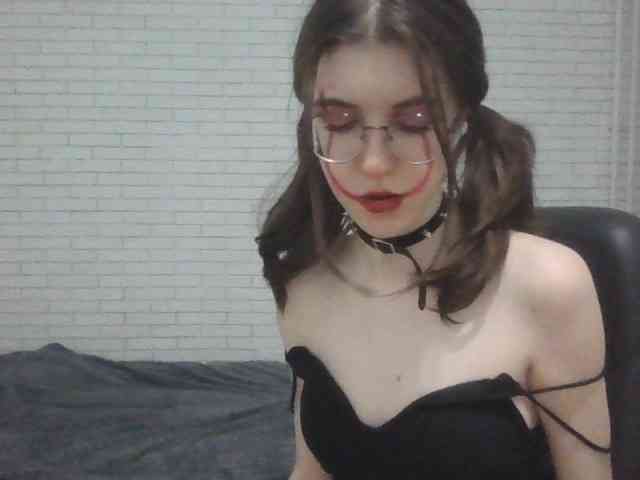 Sweet-Astarte webcam