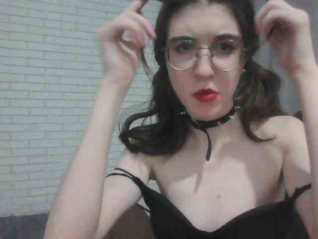 Sweet-Astarte webcam