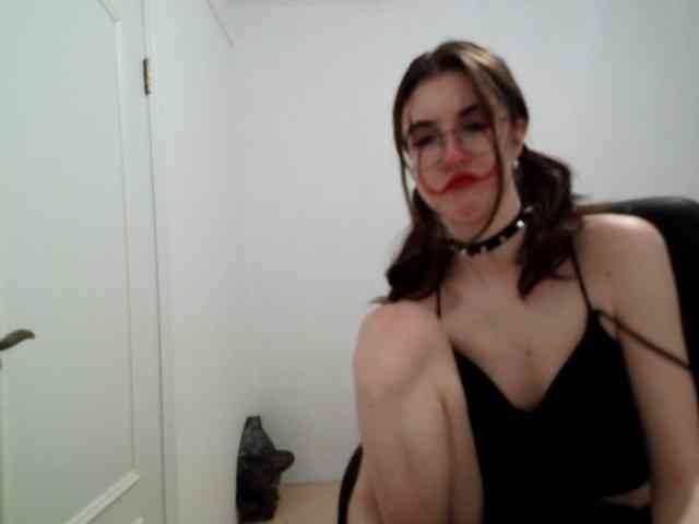 Sweet-Astarte webcam