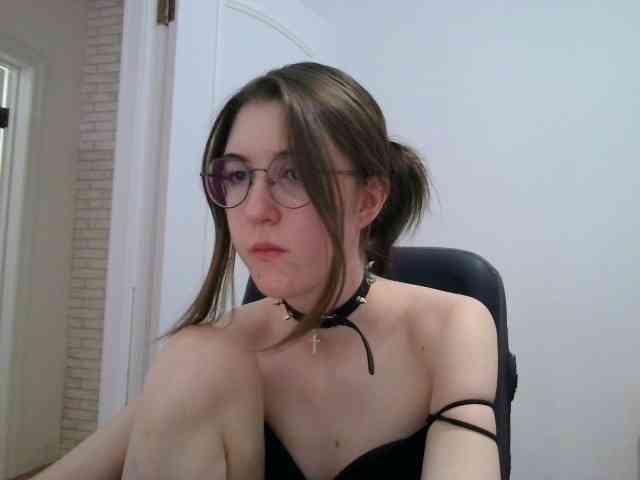 Sweet-Astarte webcam