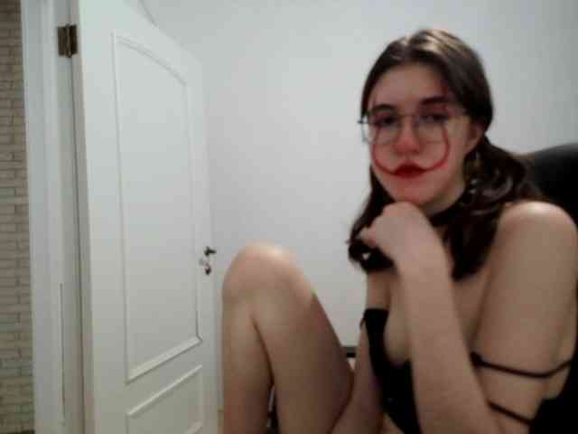 Sweet-Astarte webcam