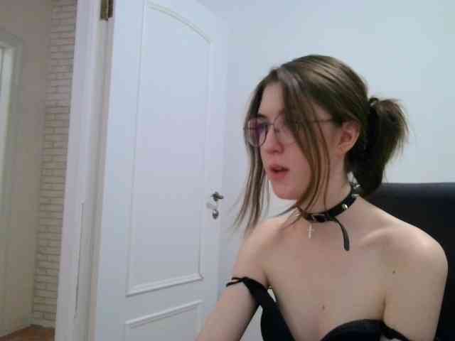 Sweet-Astarte webcam