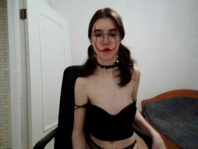 Sweet-Astarte webcam