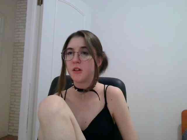 Sweet-Astarte webcam