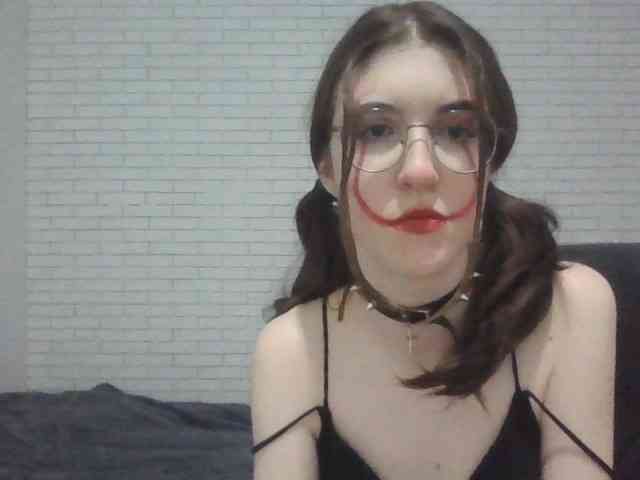 Sweet-Astarte webcam