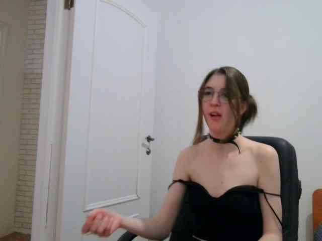 Sweet-Astarte webcam