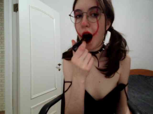 Sweet-Astarte webcam